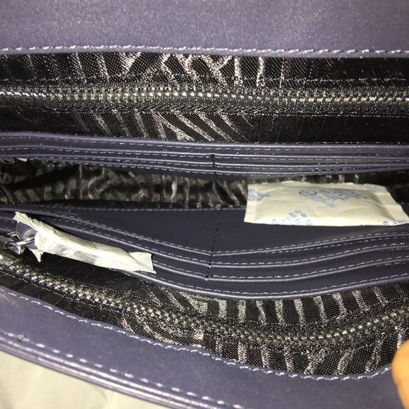 DKNY clutch - Picture 3 of 4